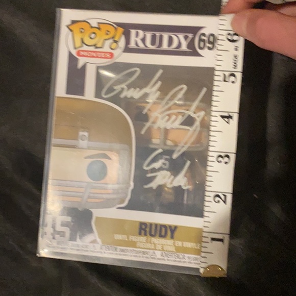 🍾CLOSET CLEAN OUT ACCEPTING ALL REASONABLE OFFERS🍾 - Picture 7 of 8